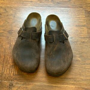Birkenstock Boston Oiled Leather Clogs in size 8-8.5 EU 41 Firm Footbed